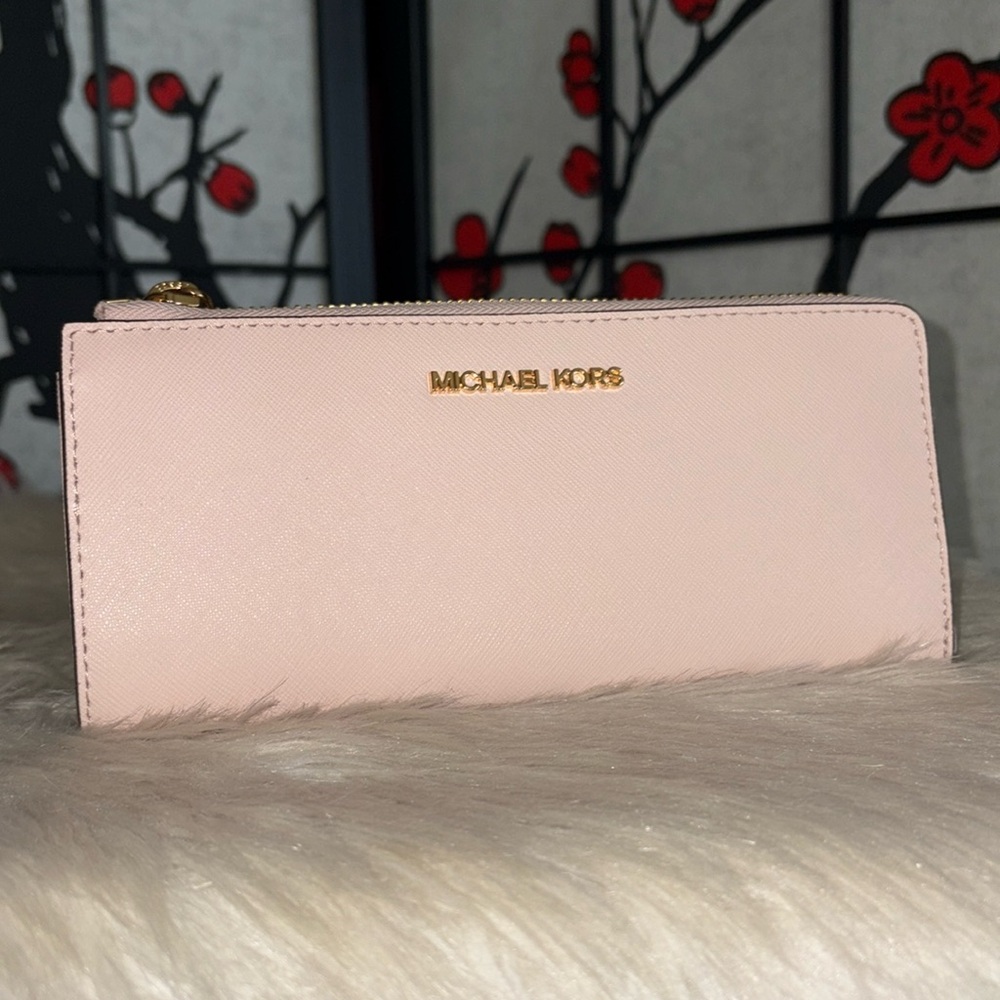 Michael Kors JET SET ITEM Lg Crossbody/JET SET TRAVEL Lg 3Qtr Zip Wallet 2pc Set - Picture 5 of 7